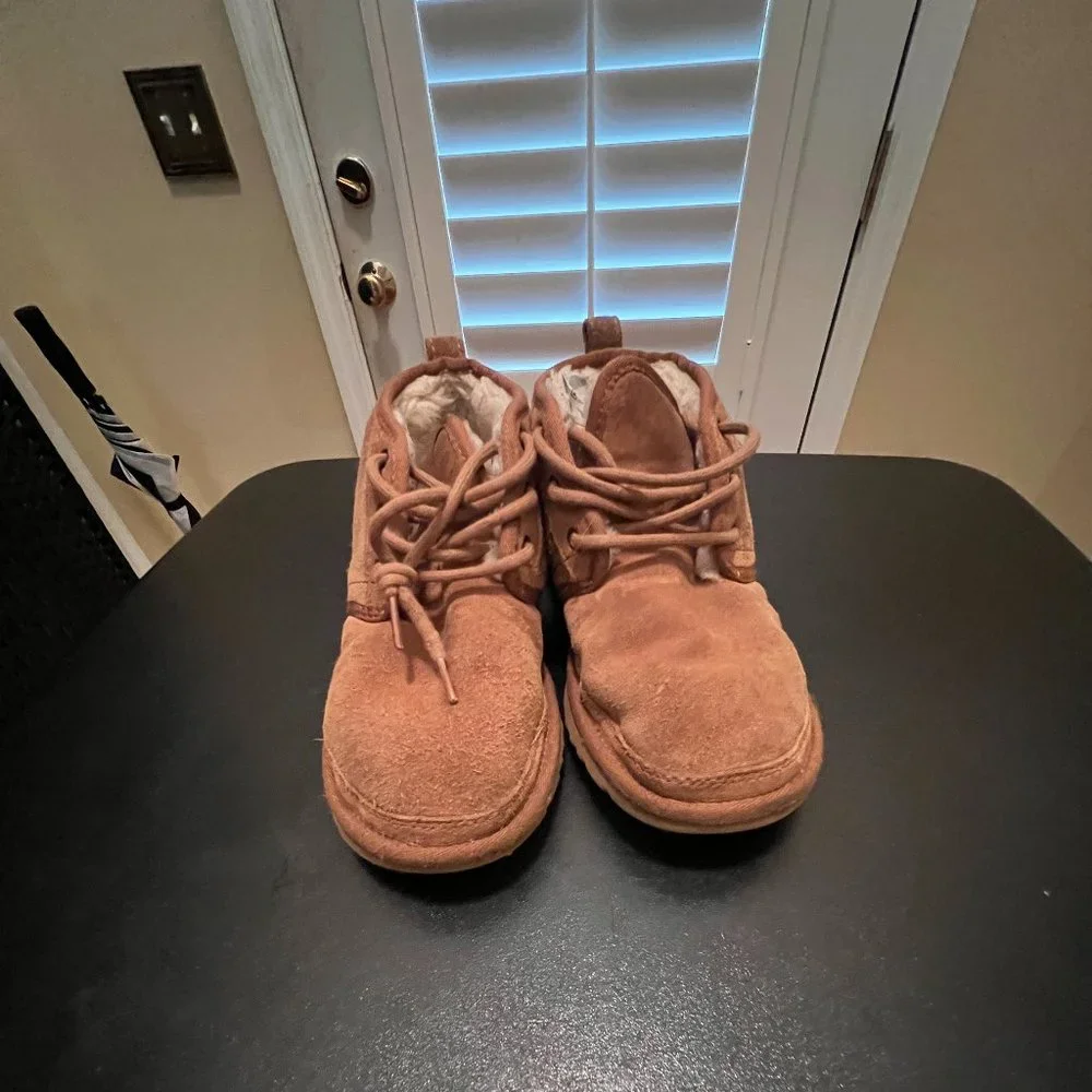 Ugg size 5 boots 3236 tan